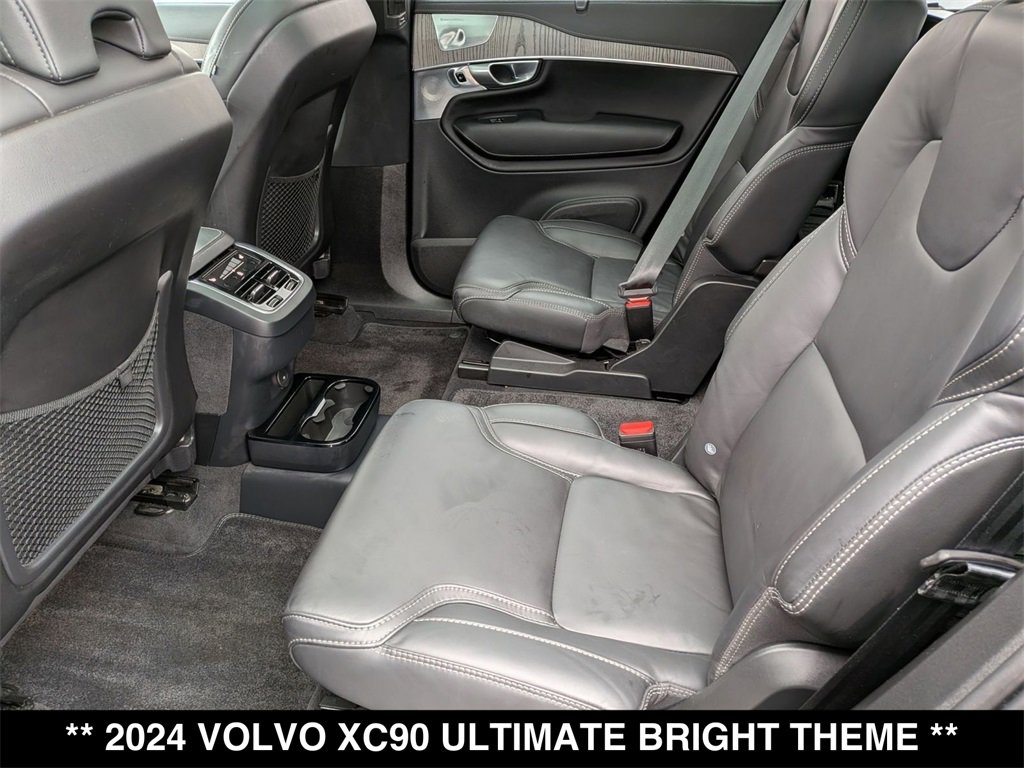 Used 2024 Volvo XC90 B6 Ultimate w/ Lounge Package image 4