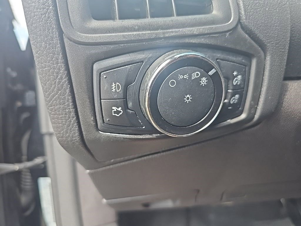 Used 2014 Ford Focus SE w/ Equipment Group 201A image 11