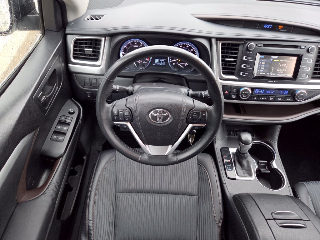 Used 2015 Toyota Highlander Plus FWD image 4