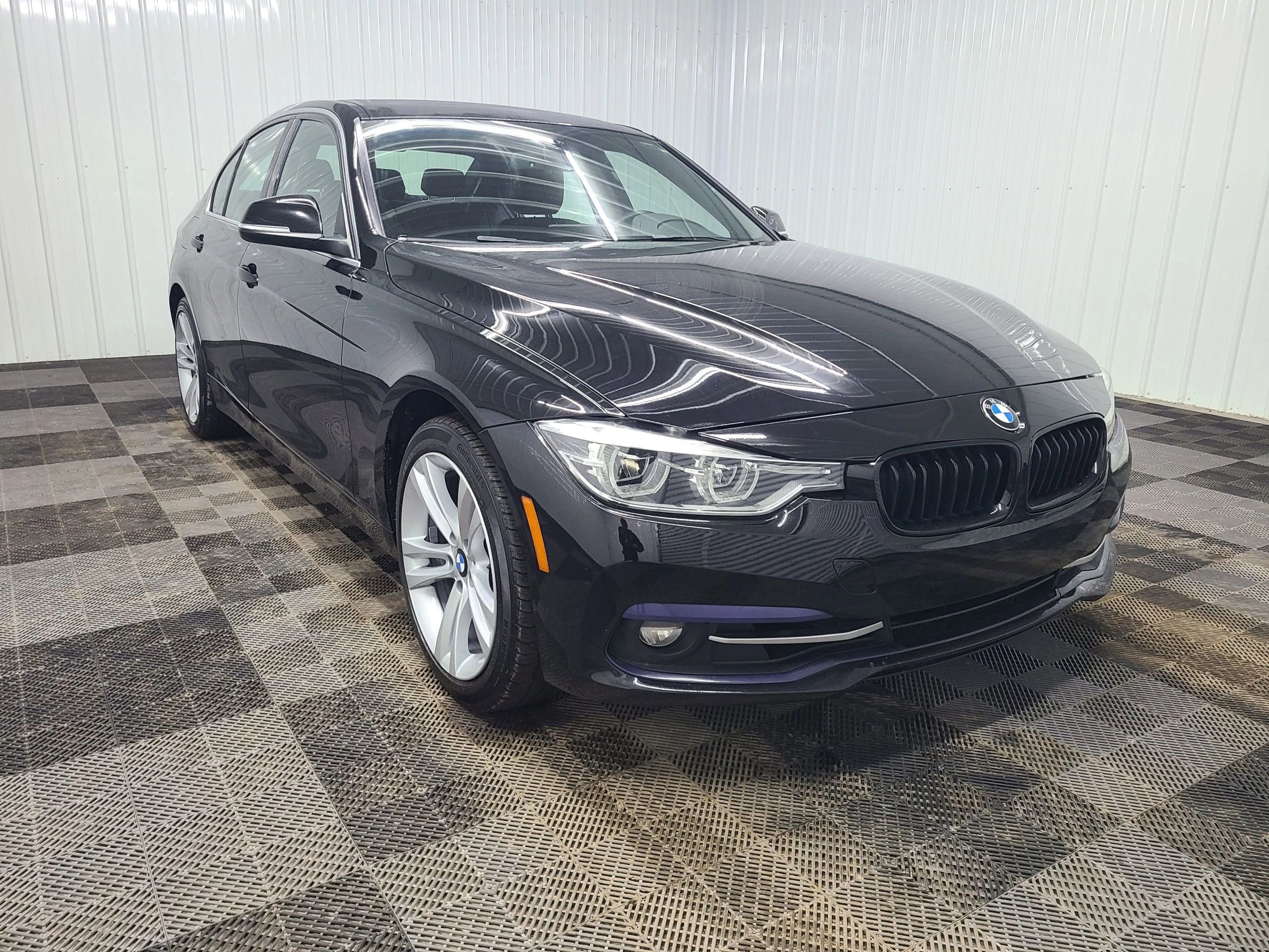 Used 2018 BMW 330i xDrive Sedan w/ Convenience Package image 14