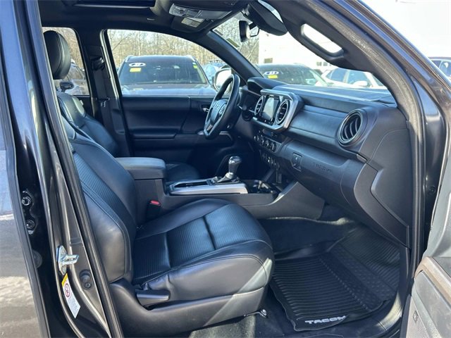 Used 2019 Toyota Tacoma Limited image 17