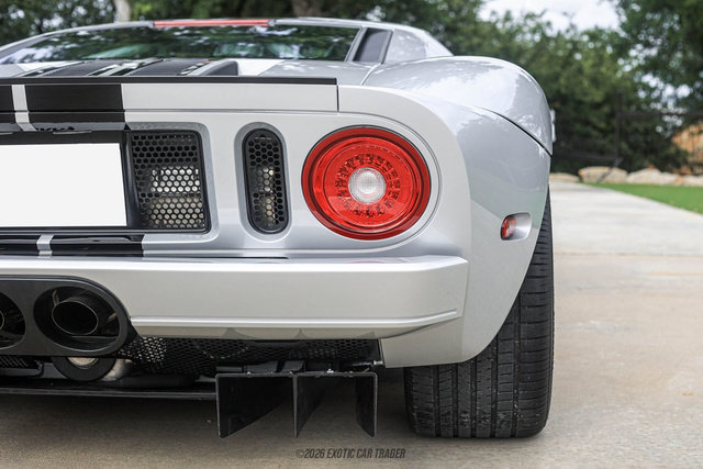 Used 2005 Ford GT RWD image 59