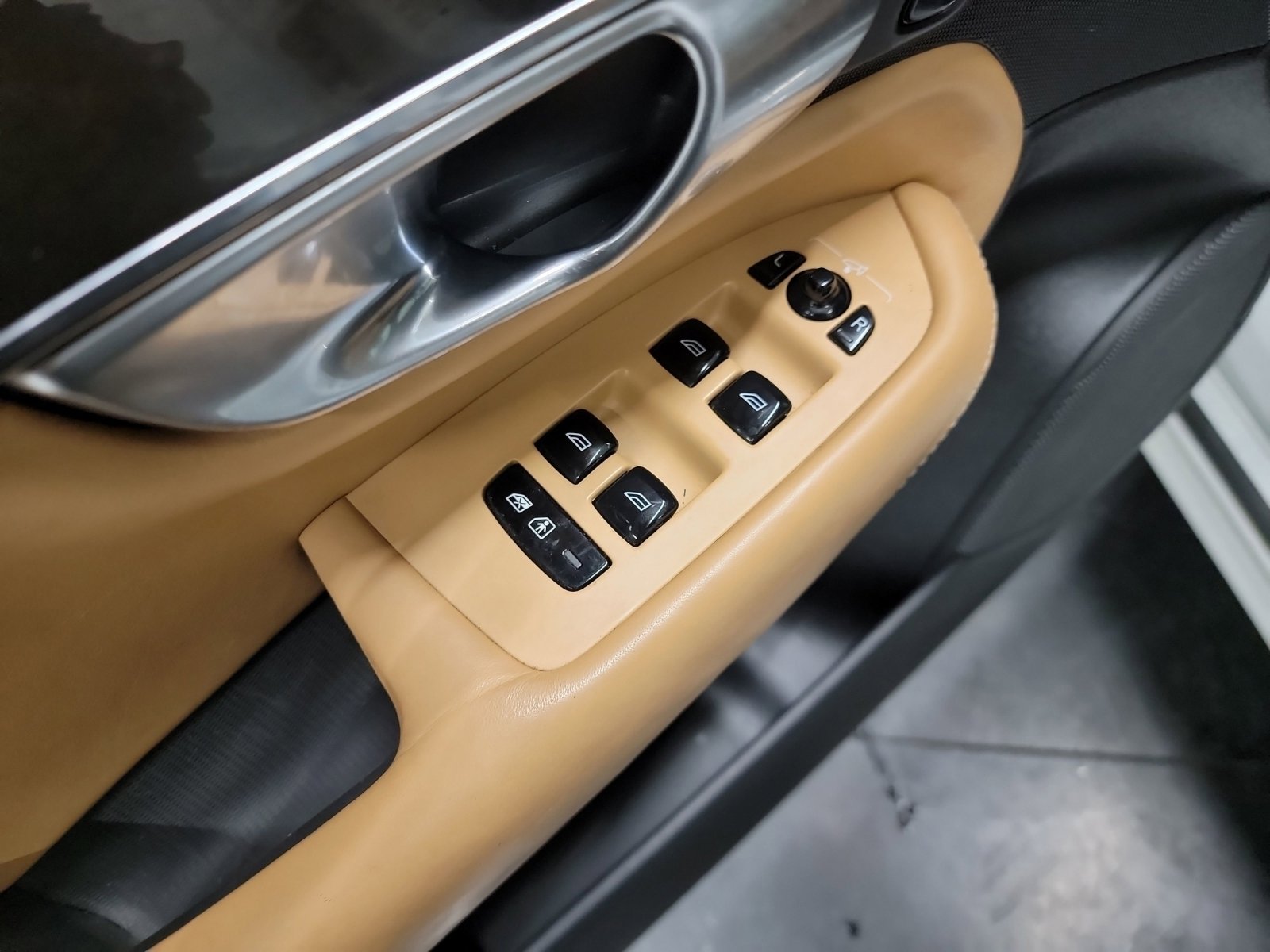 Used 2018 Volvo XC90 T6 Momentum w/ Convenience Package image 14