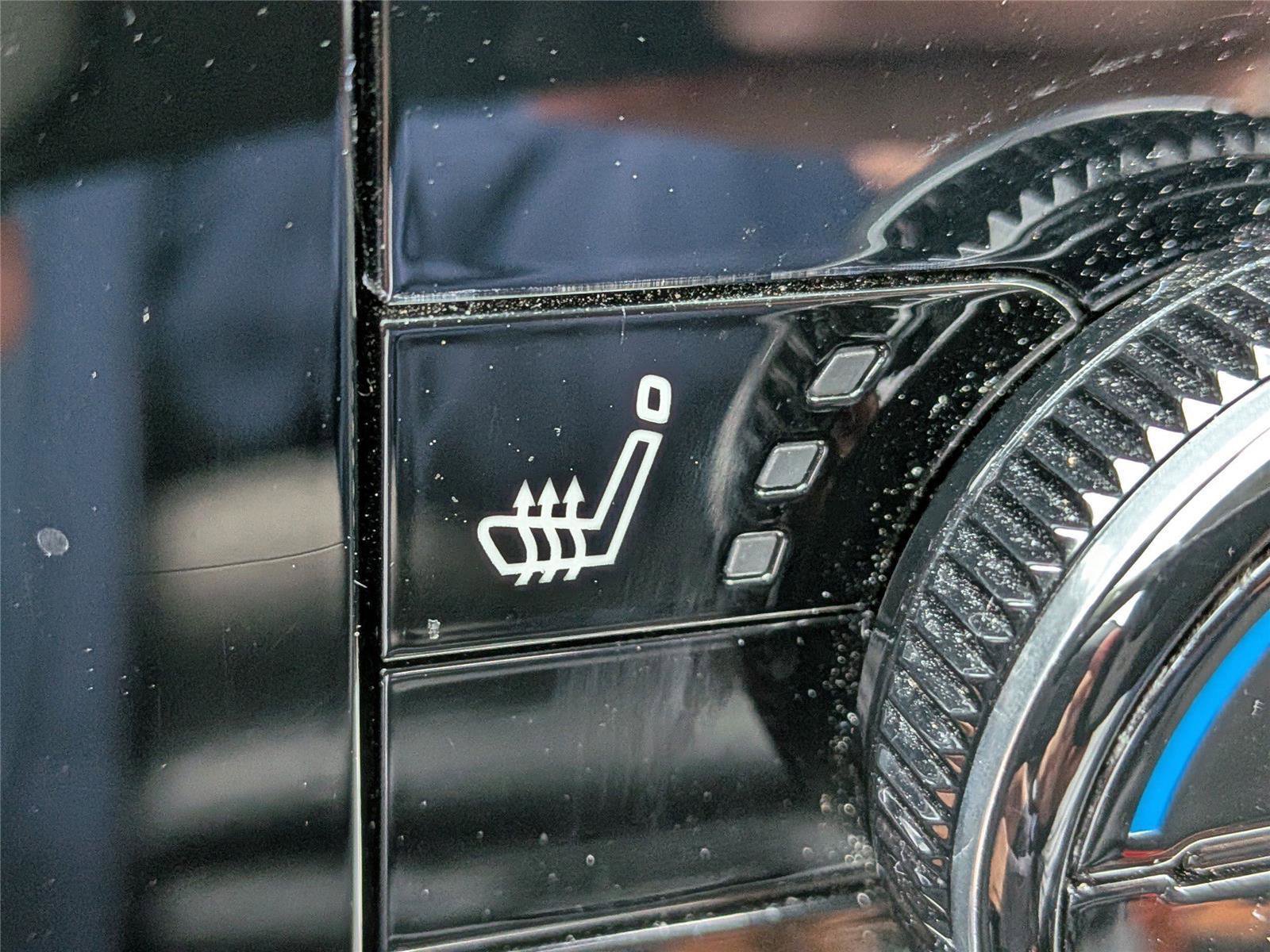 Used 2024 Nissan Armada SL w/ Captain's Chairs Package image 25