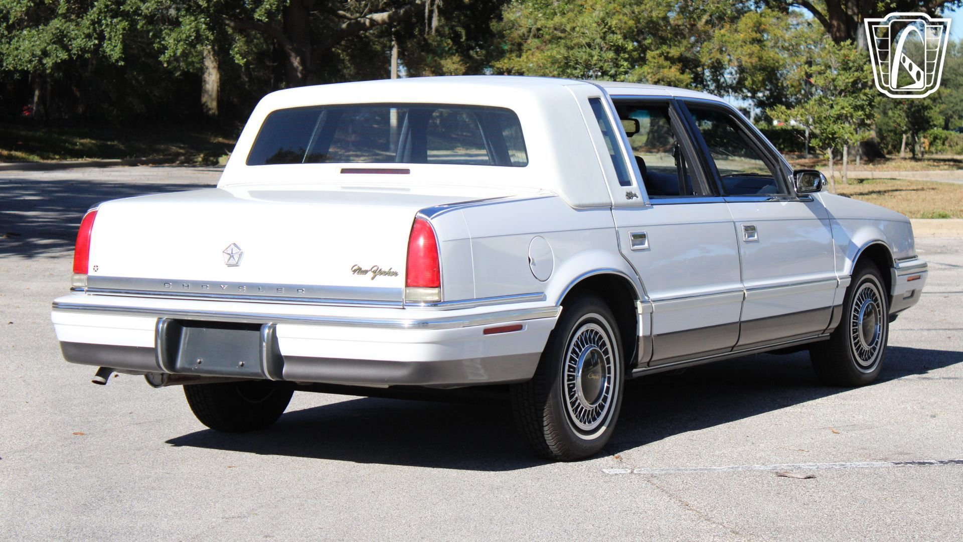 Used 1993 Chrysler New Yorker Fifth Avenue FWD image 9