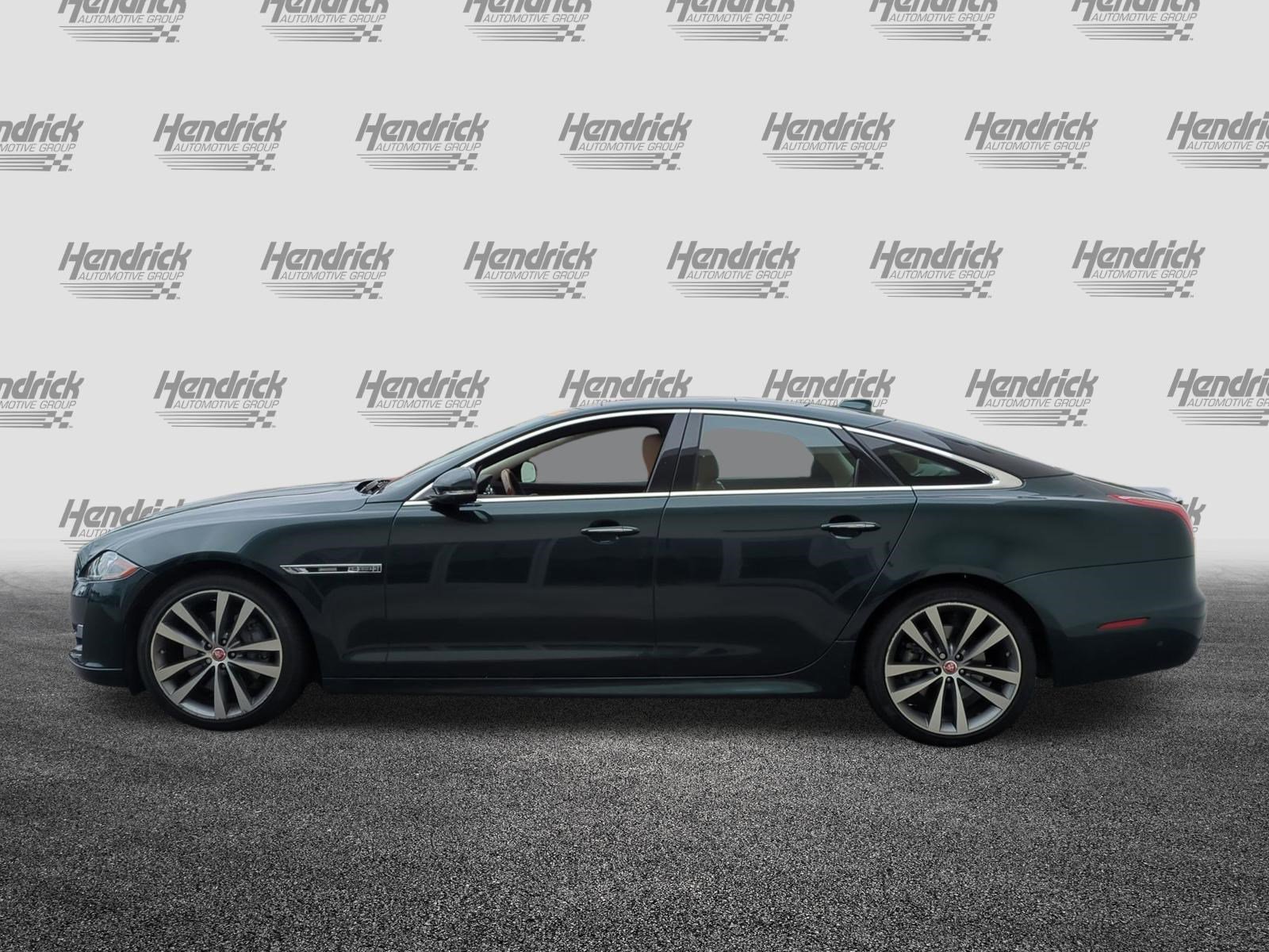Used 2019 Jaguar XJ R-Sport AWD/4WD image 7