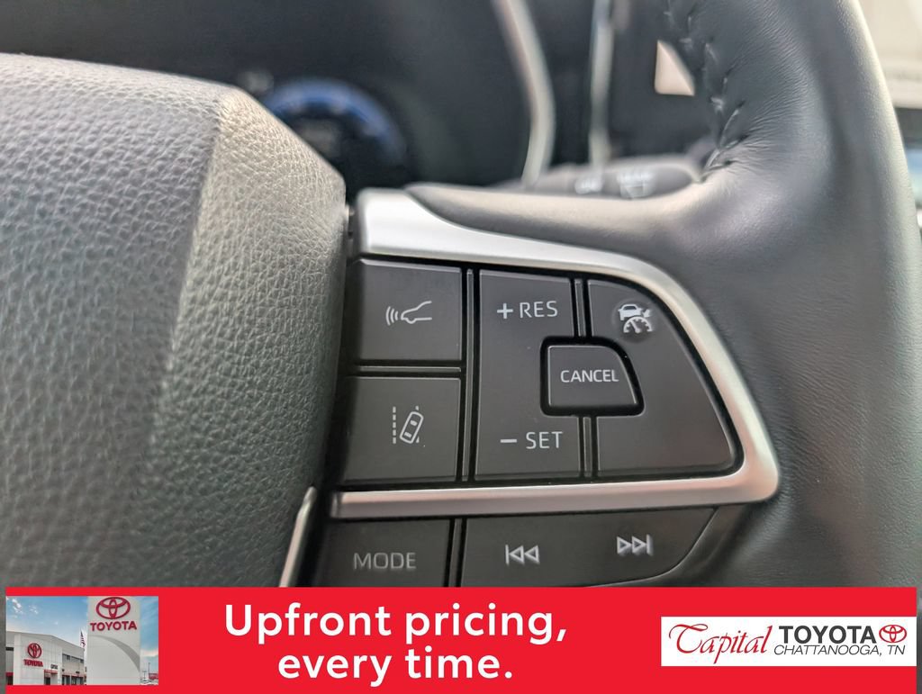 Used 2024 Toyota Highlander Platinum AWD/4WD image 18