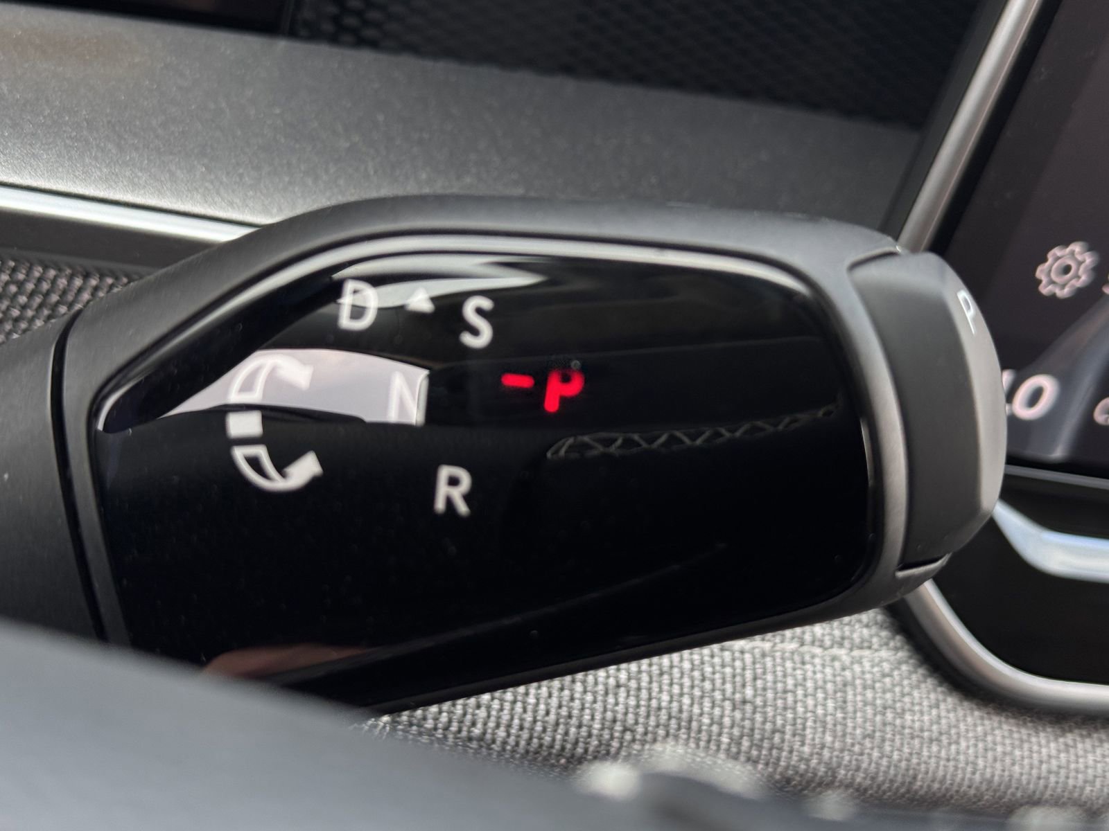 New 2026 Volkswagen Tiguan SE R-Line image 19