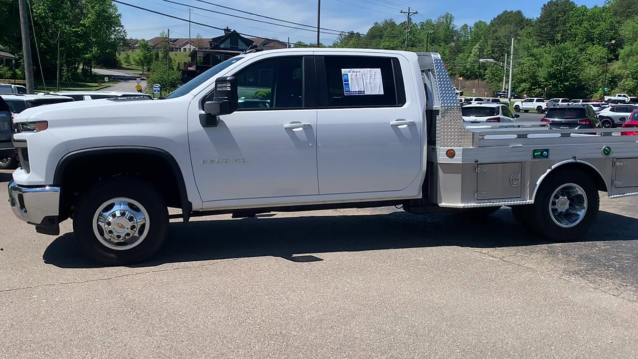 Used 2025 Chevrolet Silverado 3500 LT w/ Convenience Package AWD/4WD image 4