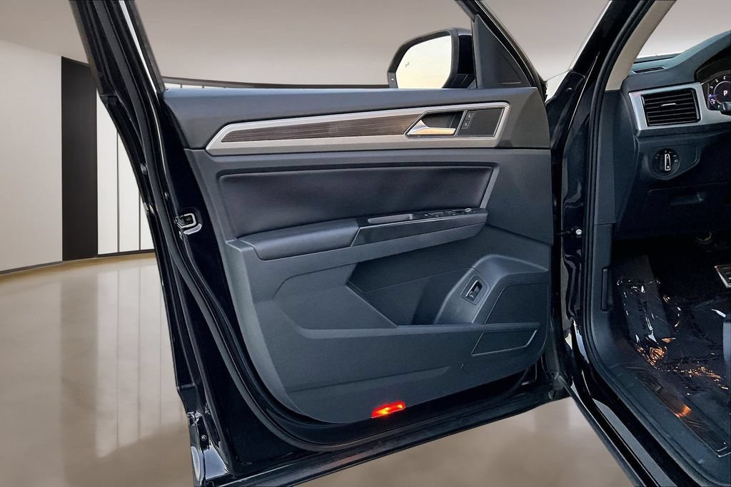 Used 2019 Volkswagen Atlas SEL R-Line FWD image 18