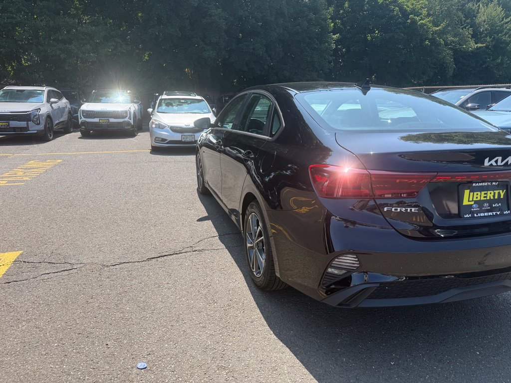 Used 2023 Kia Forte LXS FWD image 5