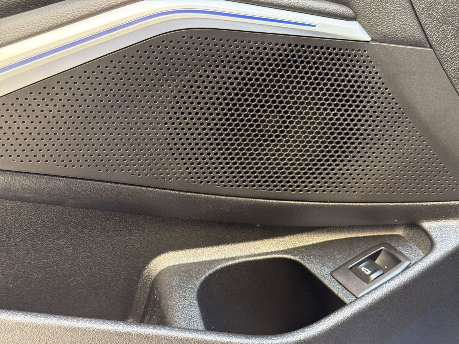 Used 2020 BMW 330i Sedan w/ M Sport Package image 23