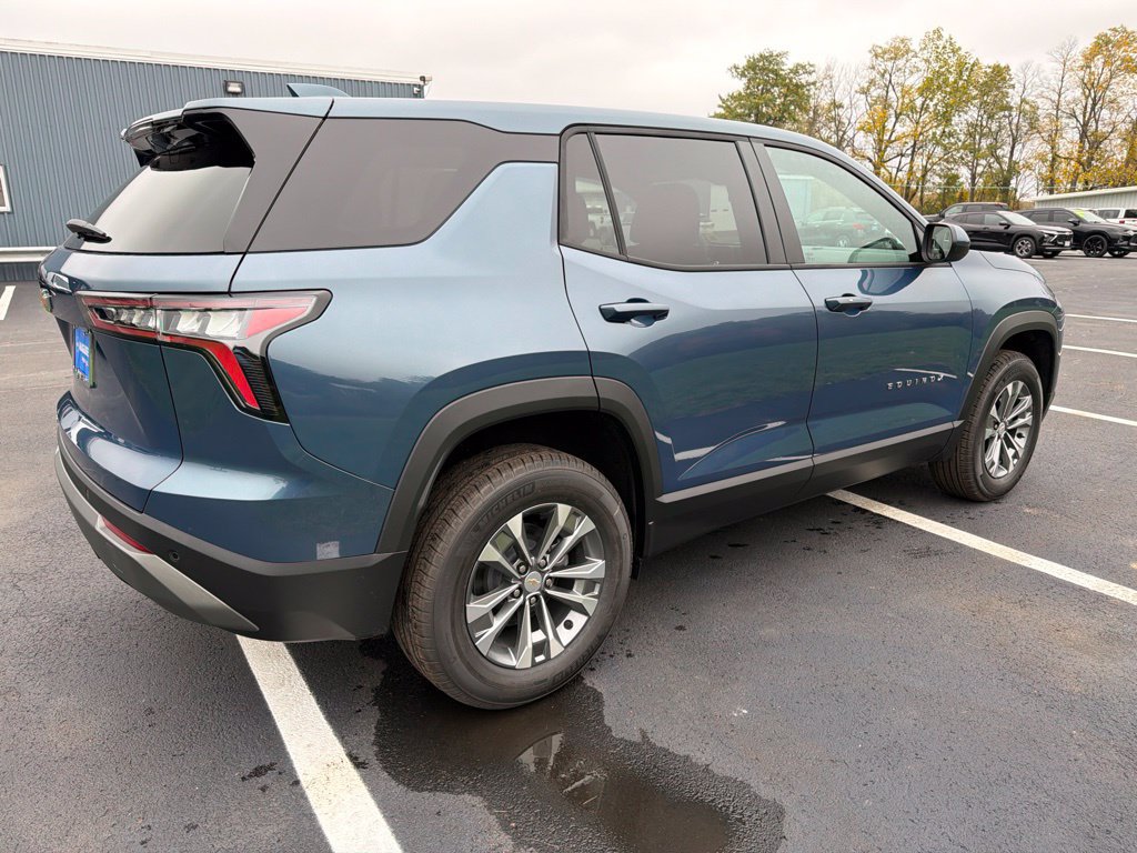 New 2027 Chevrolet Equinox LT AWD/4WD image 3
