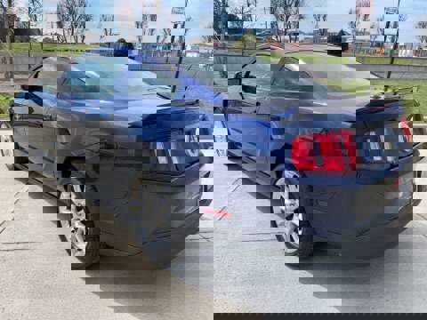 Used 2010 Ford Mustang Coupe image 5