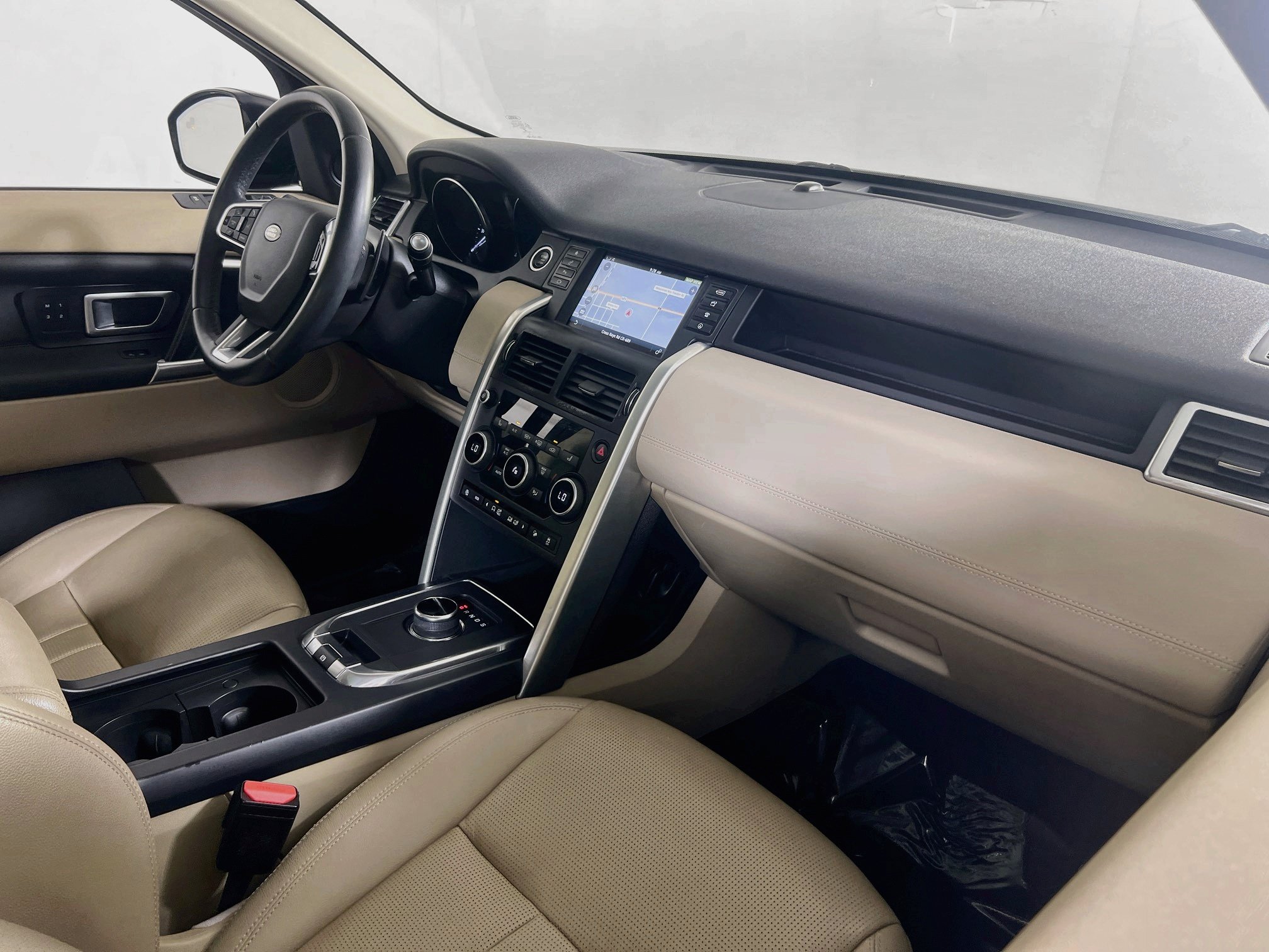 Used 2019 Land Rover Discovery Sport HSE AWD/4WD image 29
