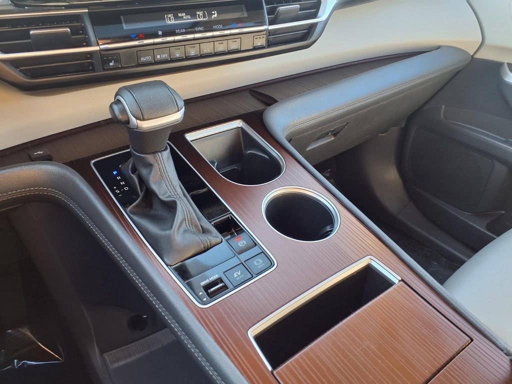 Used 2024 Toyota Sienna XLE image 12