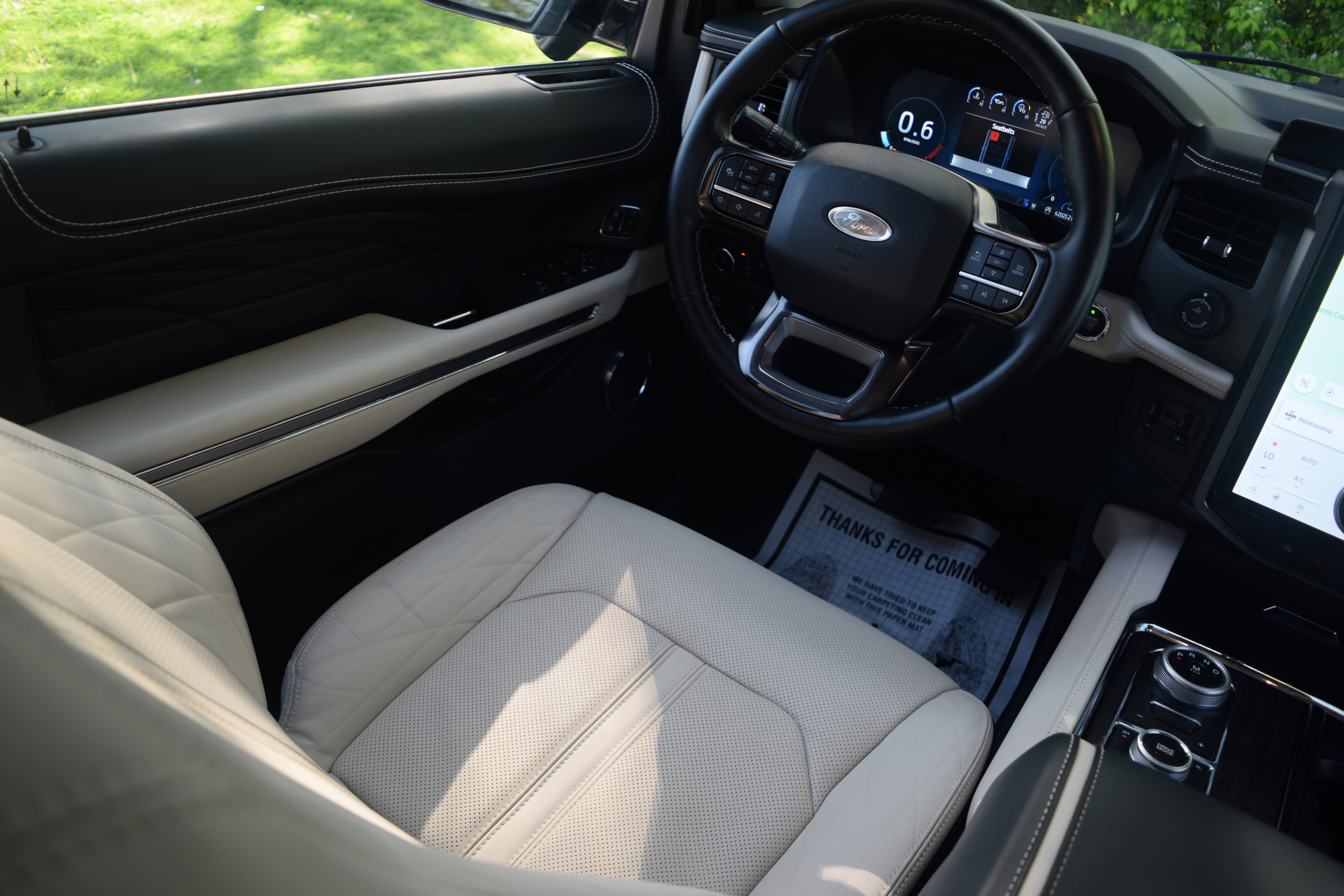 Used 2023 Ford Expedition Platinum image 2