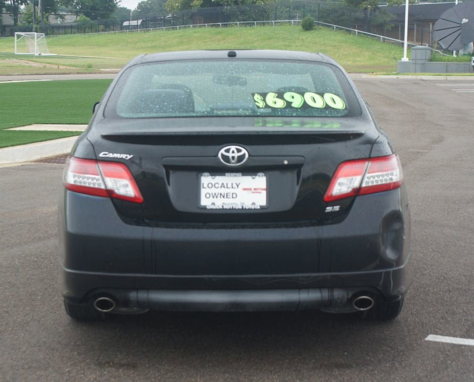 Used 2011 Toyota Camry SE w/ SE Extra-Value Pkg #1 FWD image 3