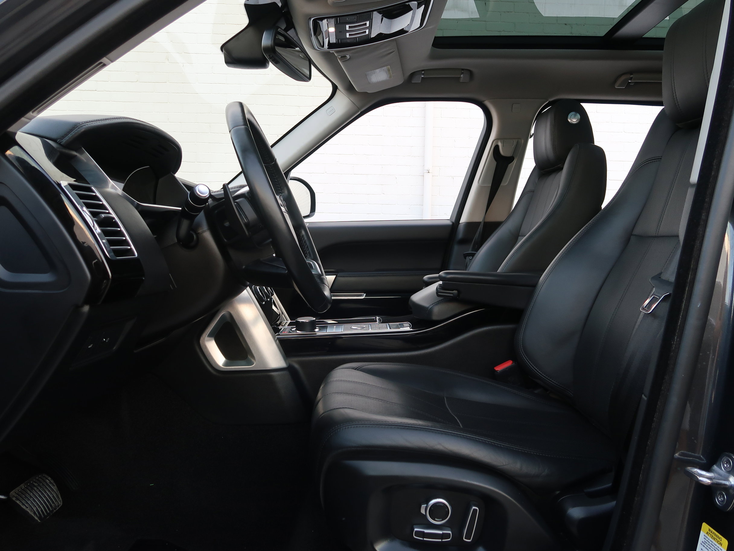 Used 2016 Land Rover Range Rover HSE image 39