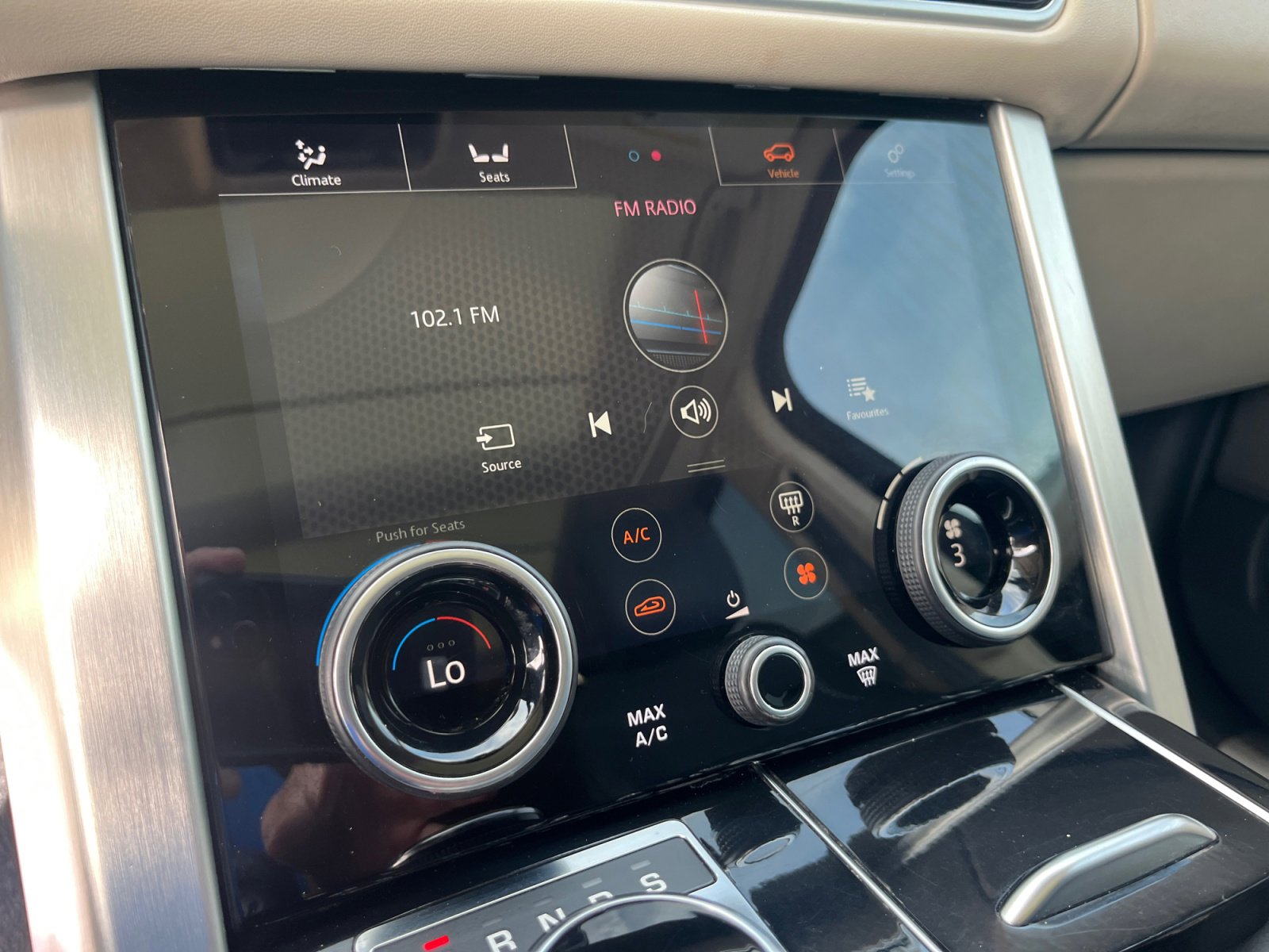 Used 2018 Land Rover Range Rover Long Wheelbase Supercharged image 29