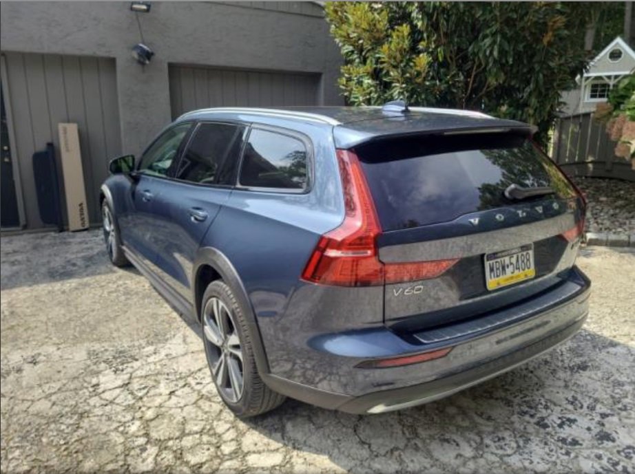 Used 2023 Volvo V60 B5 Cross Country Plus w/ Protection Package Premier image 3