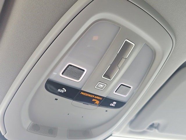 Used 2022 Volvo XC60 T8 Inscription w/ Advanced Package image 31