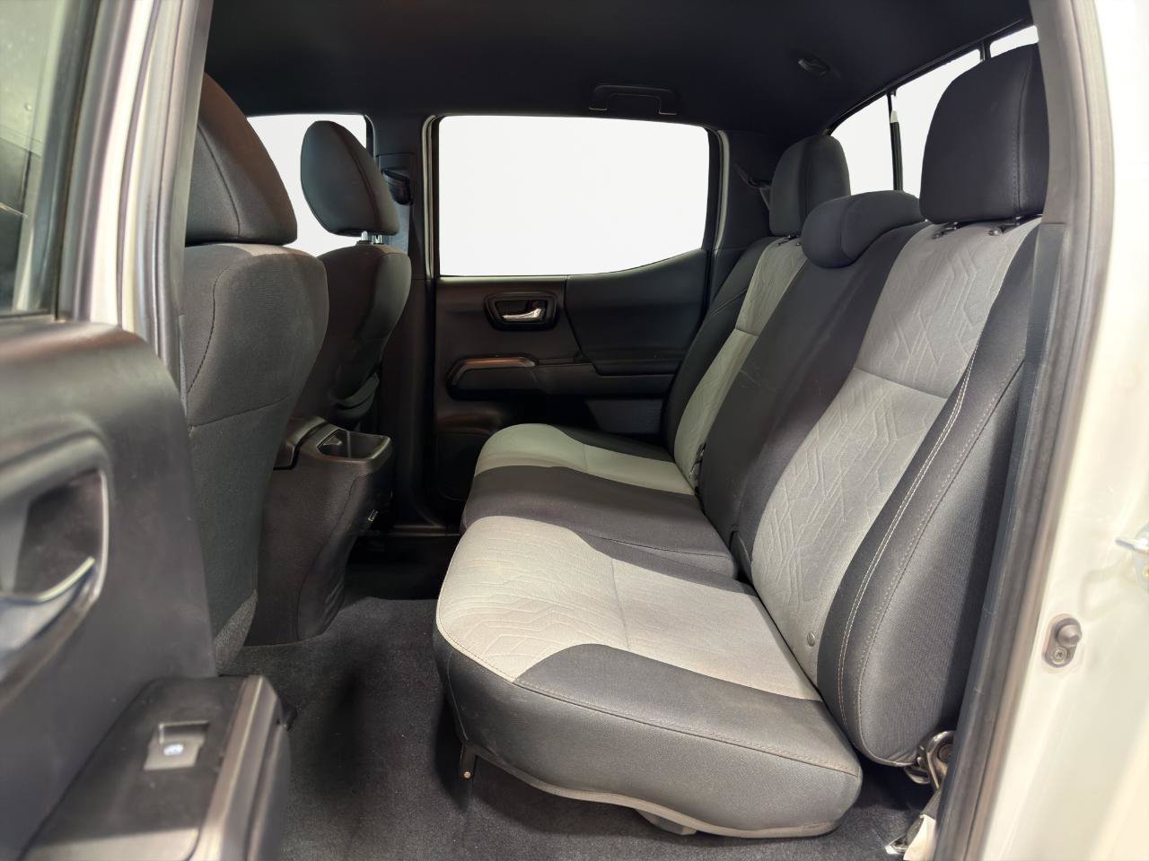 Used 2021 Toyota Tacoma TRD Off-Road w/ Technology Package AWD/4WD image 25