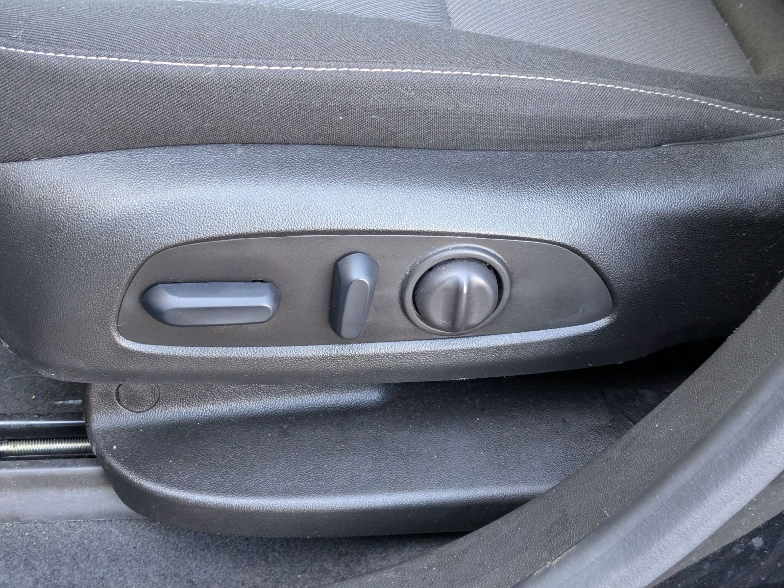 Used 2025 Chevrolet Blazer LT FWD image 32