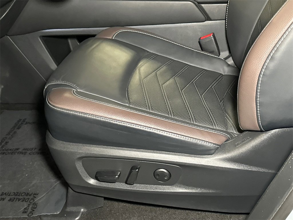 Used 2023 Nissan Pathfinder Platinum image 18