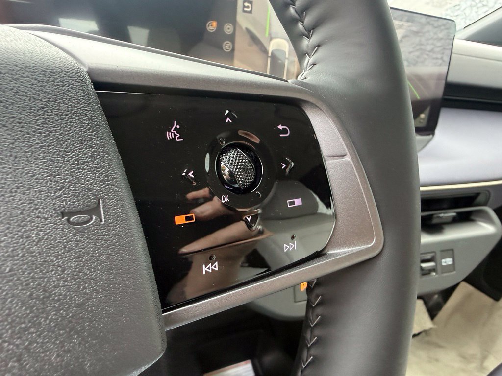 New 2026 Nissan Leaf SV Plus w/ Floor Mat Package (SV+) FWD image 24