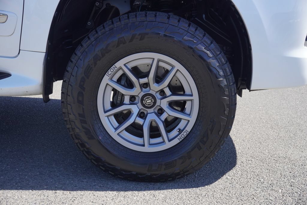 Used 2014 Lexus LX 570 4WD w/ Luxury Package image 10