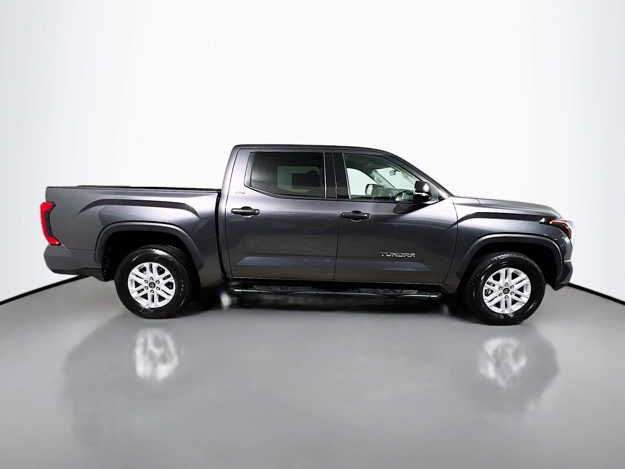 Used 2022 Toyota Tundra SR5 w/ Convenience Package RWD image 3