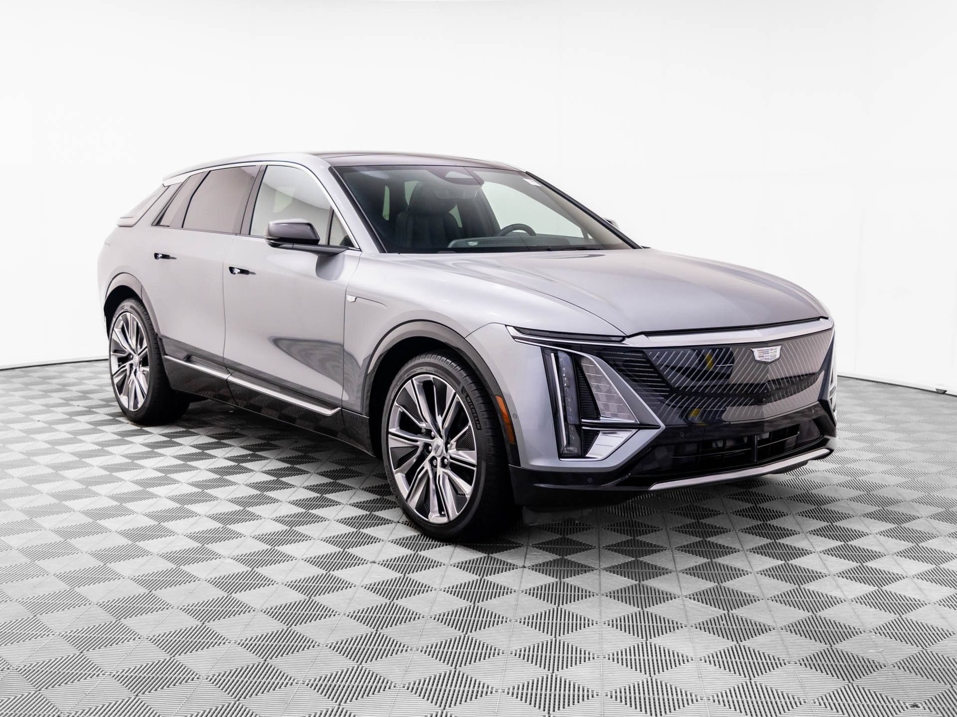 Certified 2025 Cadillac Lyriq Luxury w/ LPO, Floor Liner Package AWD/4WD image 8