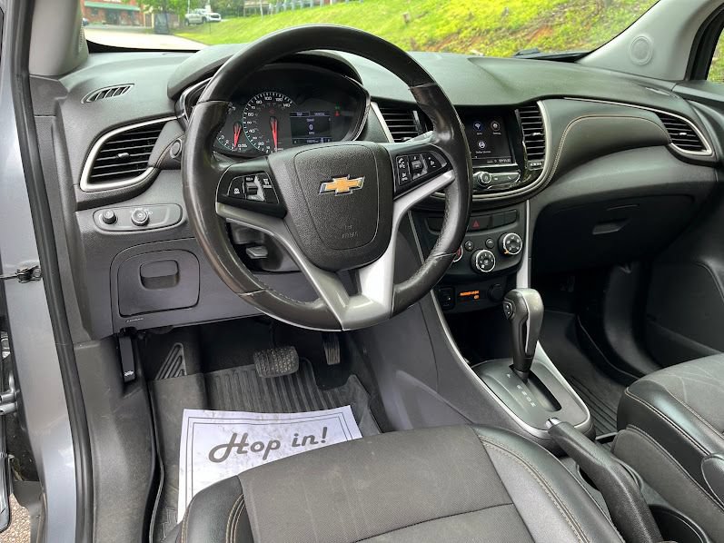 Used 2020 Chevrolet Trax LT w/ LT Convenience Package AWD/4WD image 9