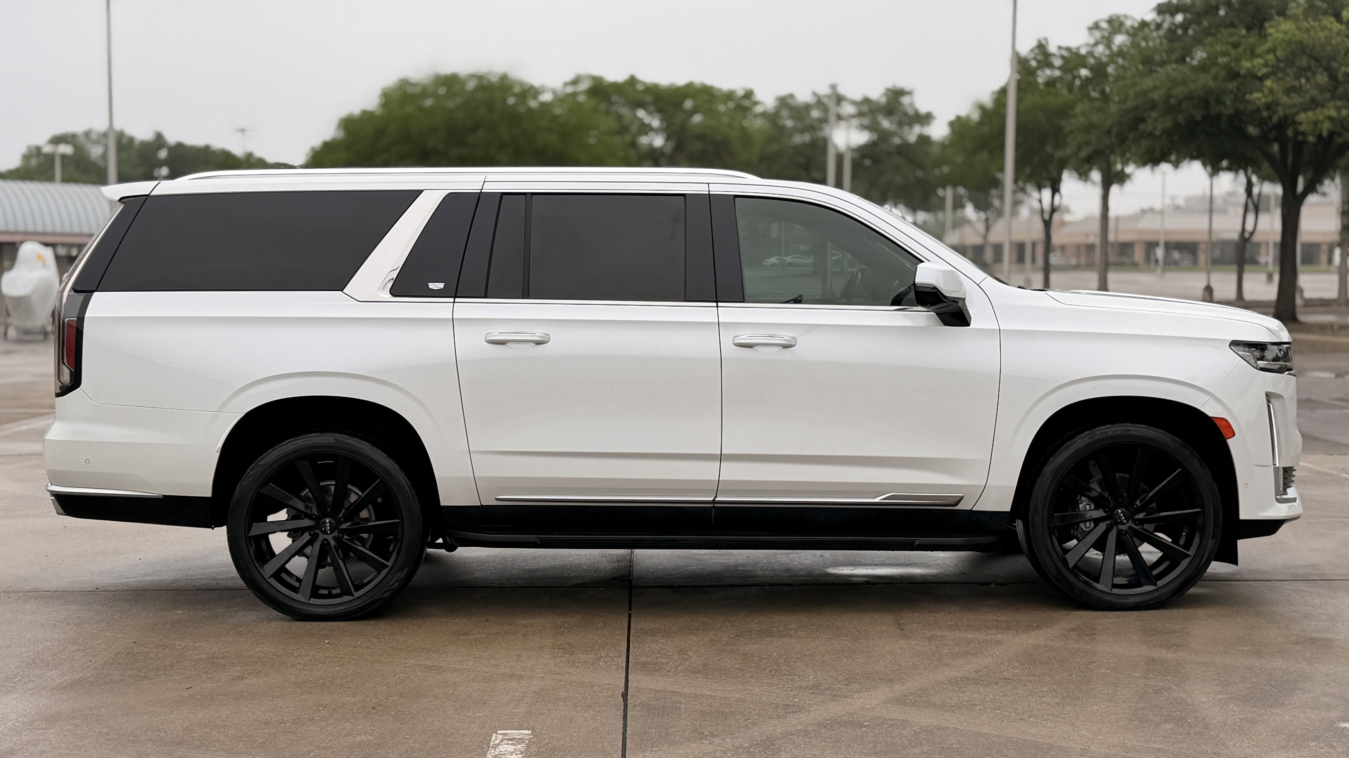 Used 2021 Cadillac Escalade ESV Premium Luxury image 8