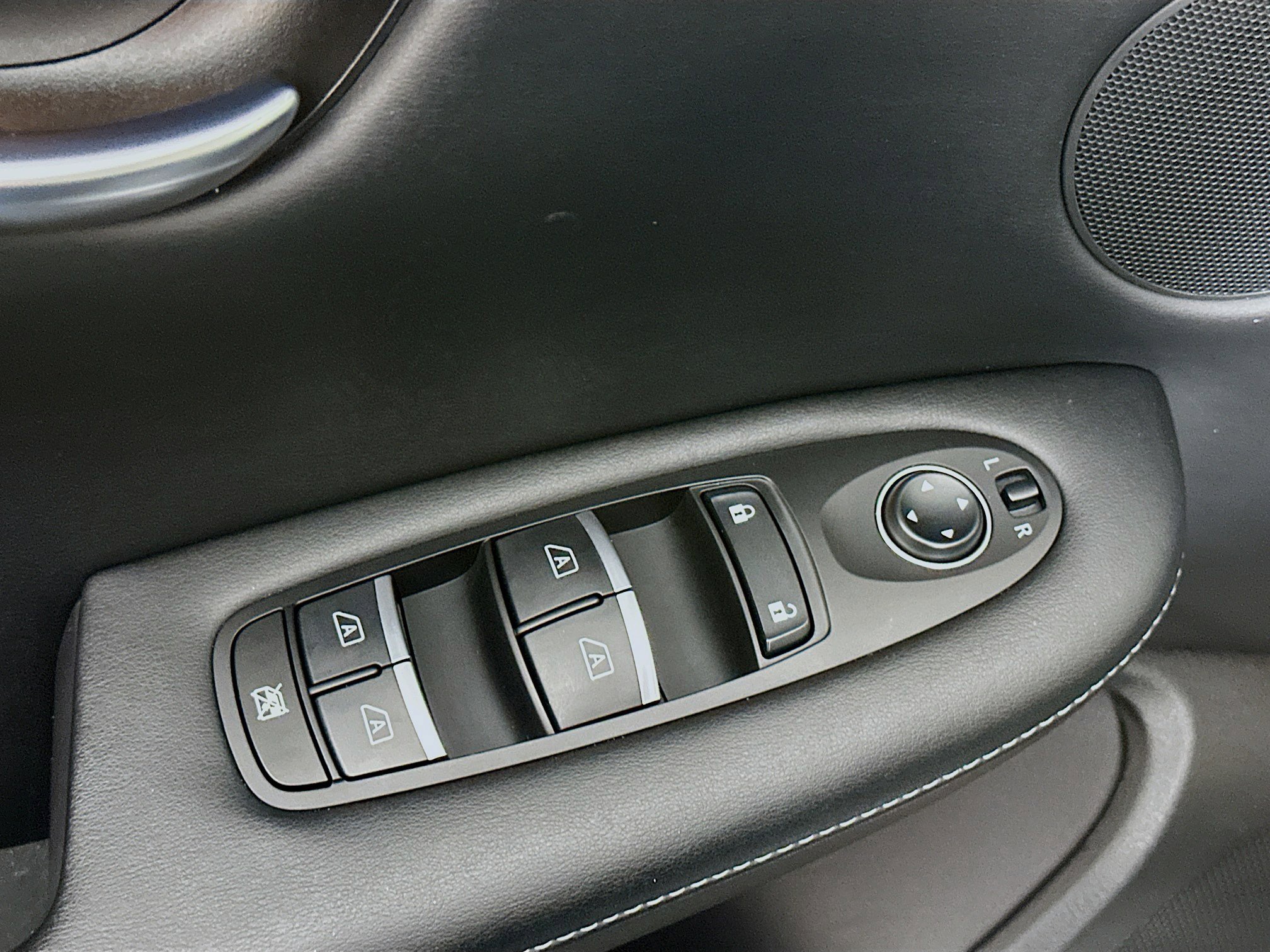 Used 2023 INFINITI QX50 Pure image 15