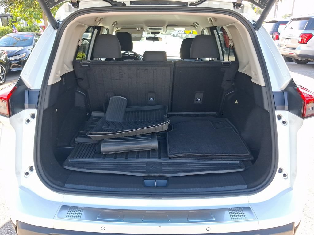 Used 2024 Nissan Rogue SV FWD image 27