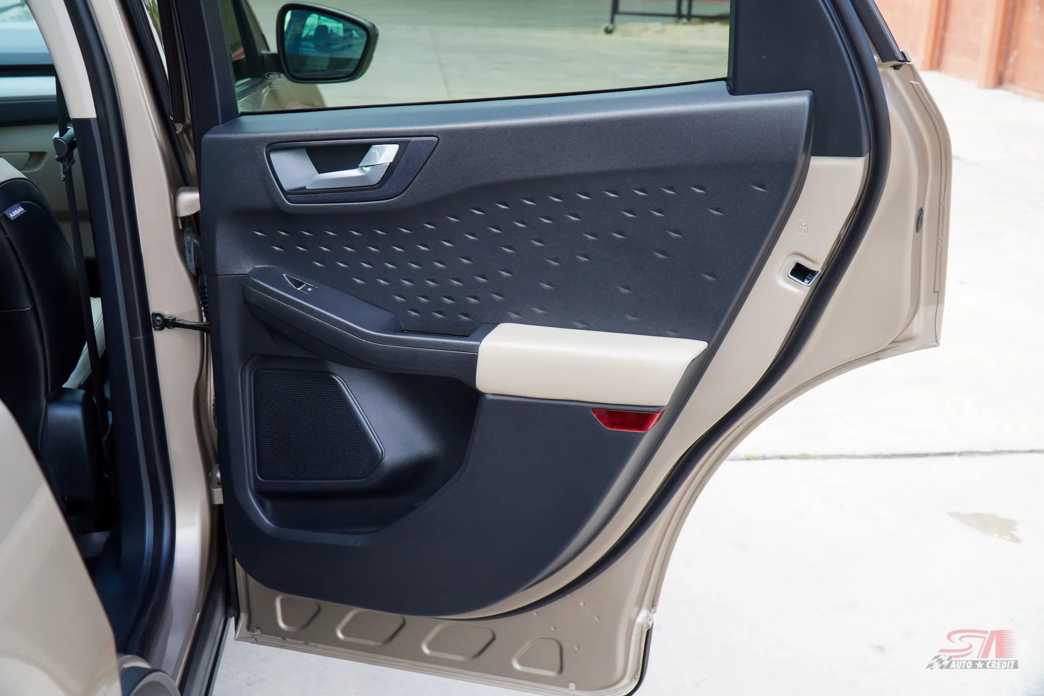 Used 2020 Ford Escape SE Sport image 23
