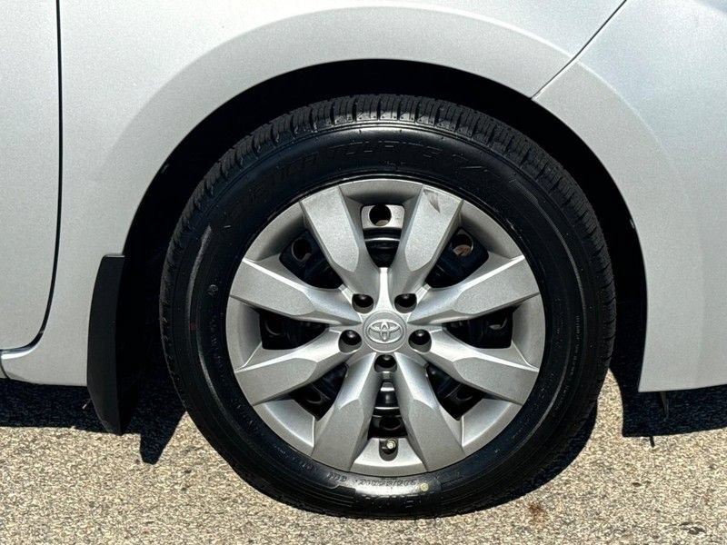 Used 2014 Toyota Corolla LE FWD image 9