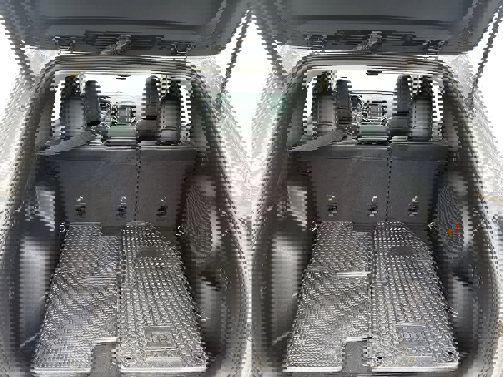 Used 2022 Jeep Cherokee Trailhawk w/ Trailhawk Elite Value Package image 18