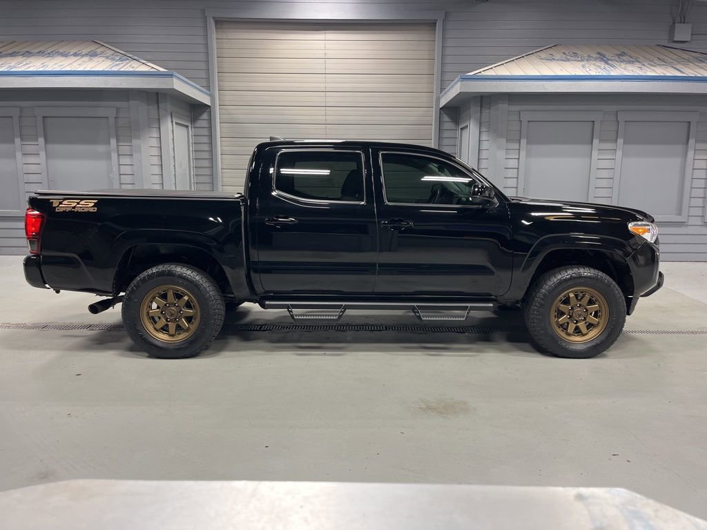 Used 2023 Toyota Tacoma SR AWD/4WD image 9