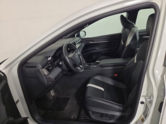 Used 2025 Toyota Camry SE FWD image 11