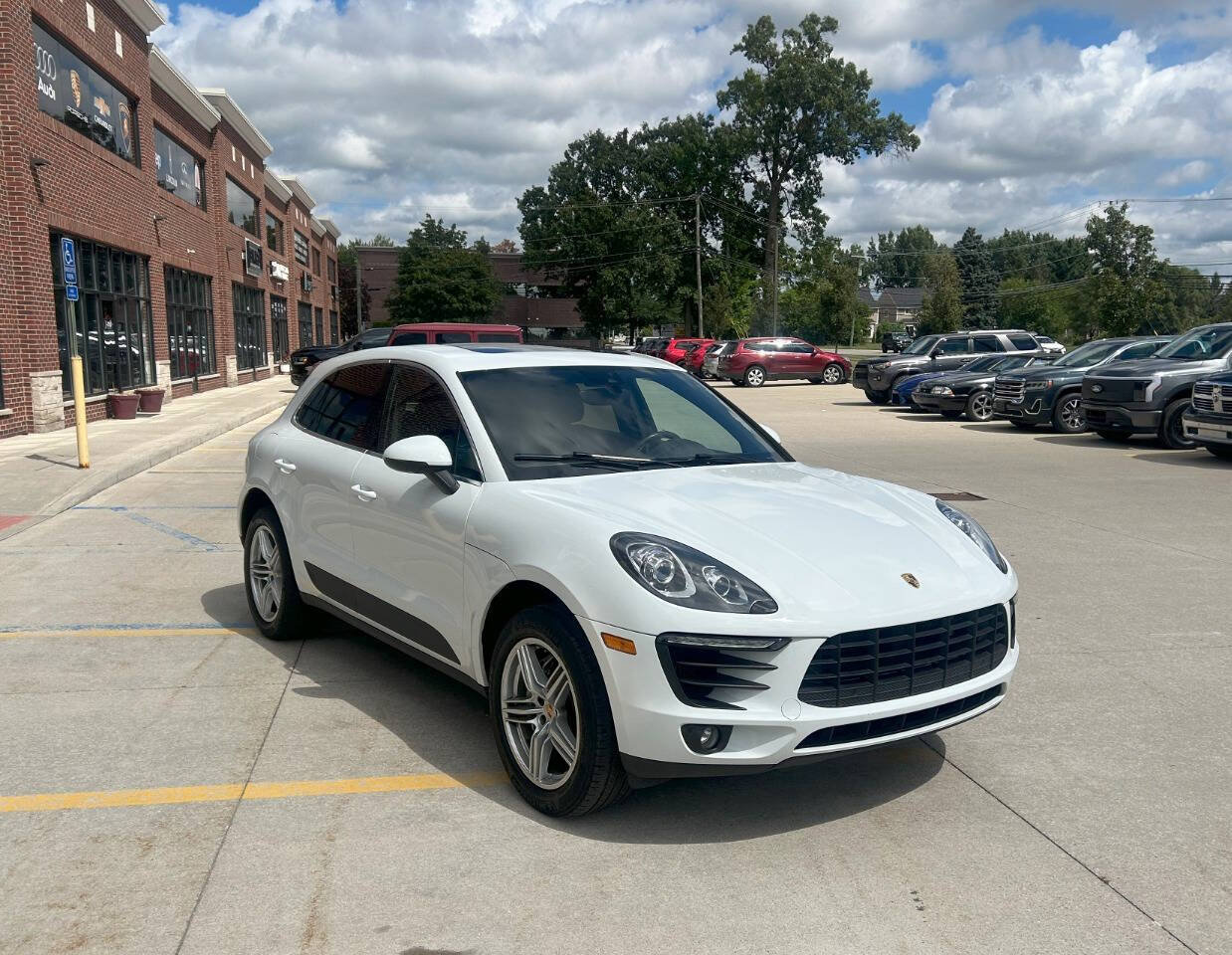 Used 2017 Porsche Macan S image 4