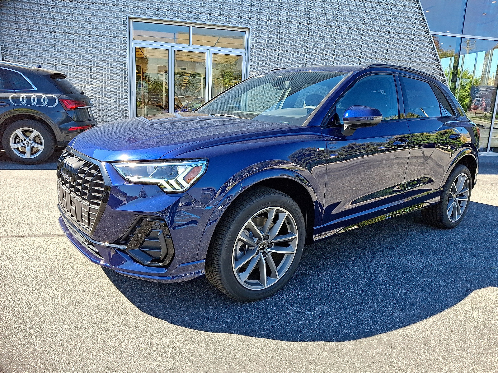 New 2025 Audi Q3 2.0T Premium image 2