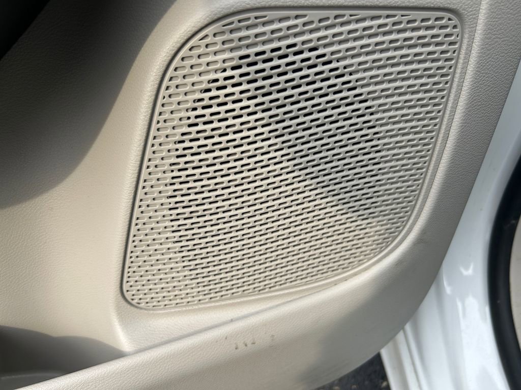 Certified 2022 Chrysler Voyager LX FWD image 33