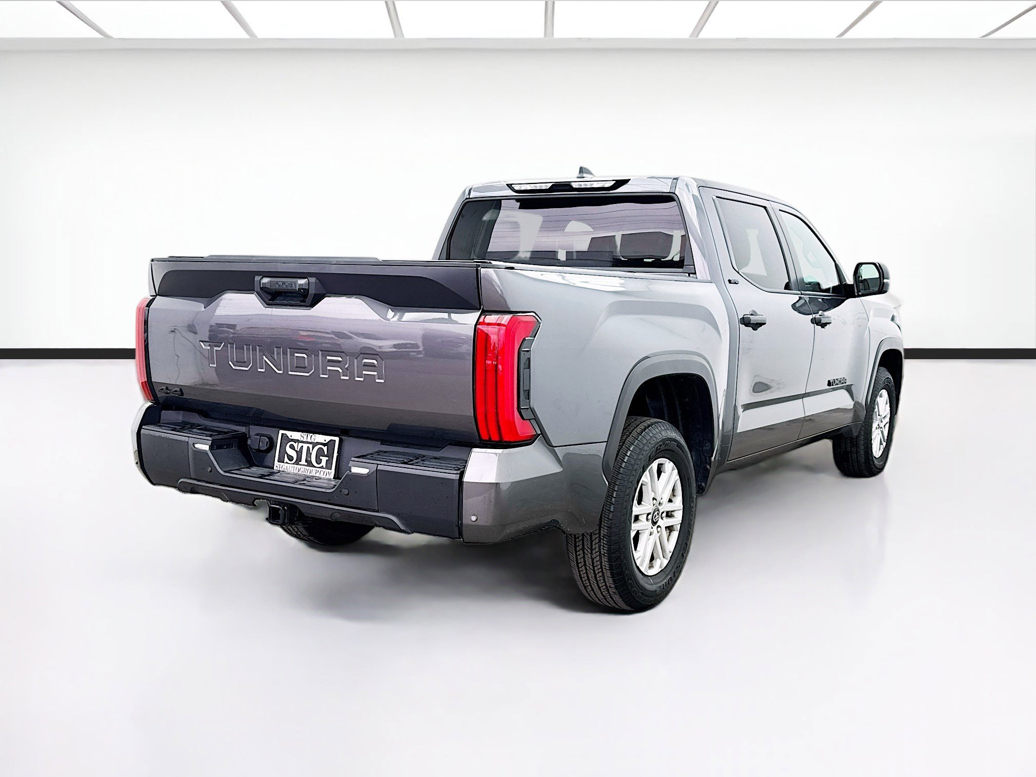 Used 2025 Toyota Tundra SR5 w/ SR5 Convenience Package image 4