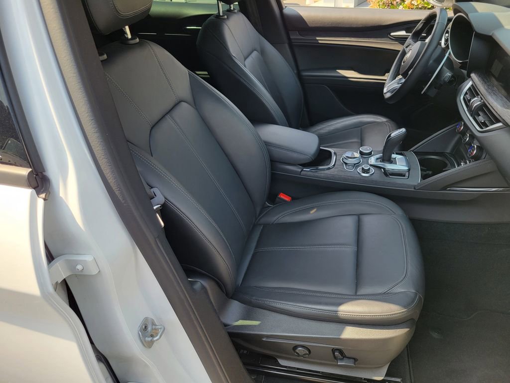 Used 2024 Alfa Romeo Stelvio Sprint RWD image 18