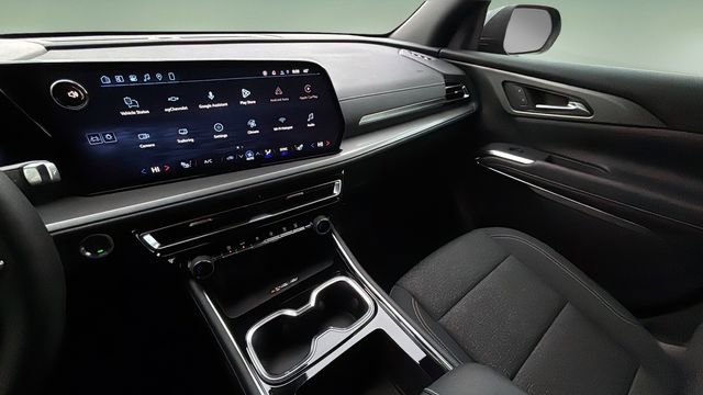 Used 2026 Chevrolet Traverse LT w/ Driver Confidence Package image 24