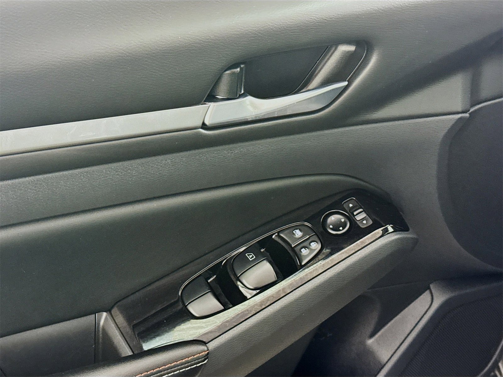 Used 2025 Nissan Altima 2.5 SR w/ SR Premium Package image 14