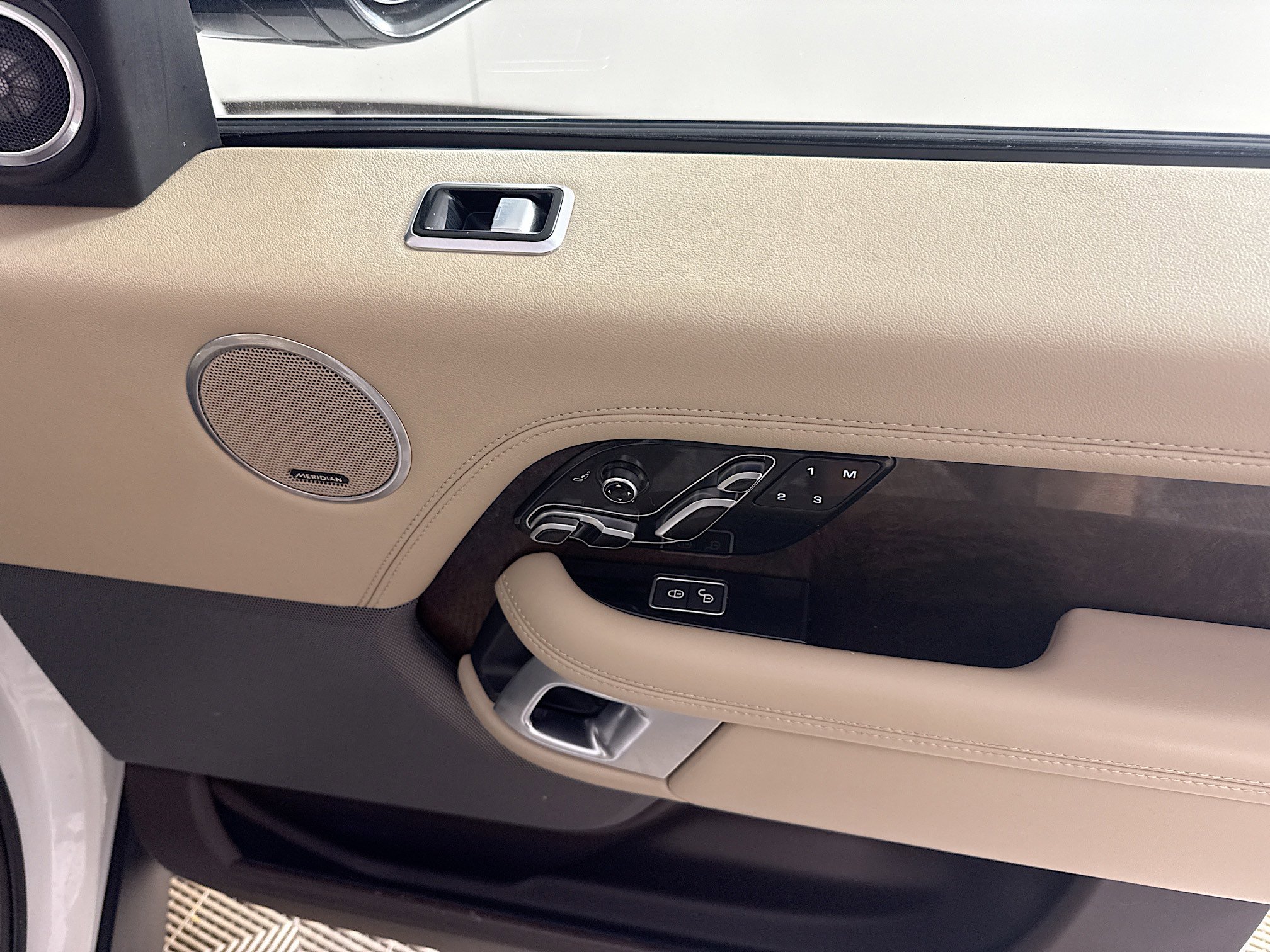 Used 2019 Land Rover Range Rover HSE image 31